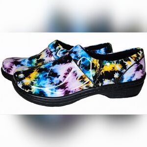 NIB KLOGS Women's Mission Patent Tie Dye Slip Resistant Slip-on Clogs Size 8M